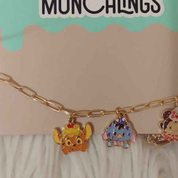 🧁FIRM! NWT 2023 DISNEY MUNCHLINGS CHARM BRACELET - Picture 2 of 8